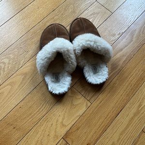 Ugg slippers kids size 3